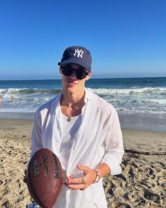 Noah Beck - Age, Nudes, Dixie, Gay, Movie, Soccer, LPSG, Net Worth 2023